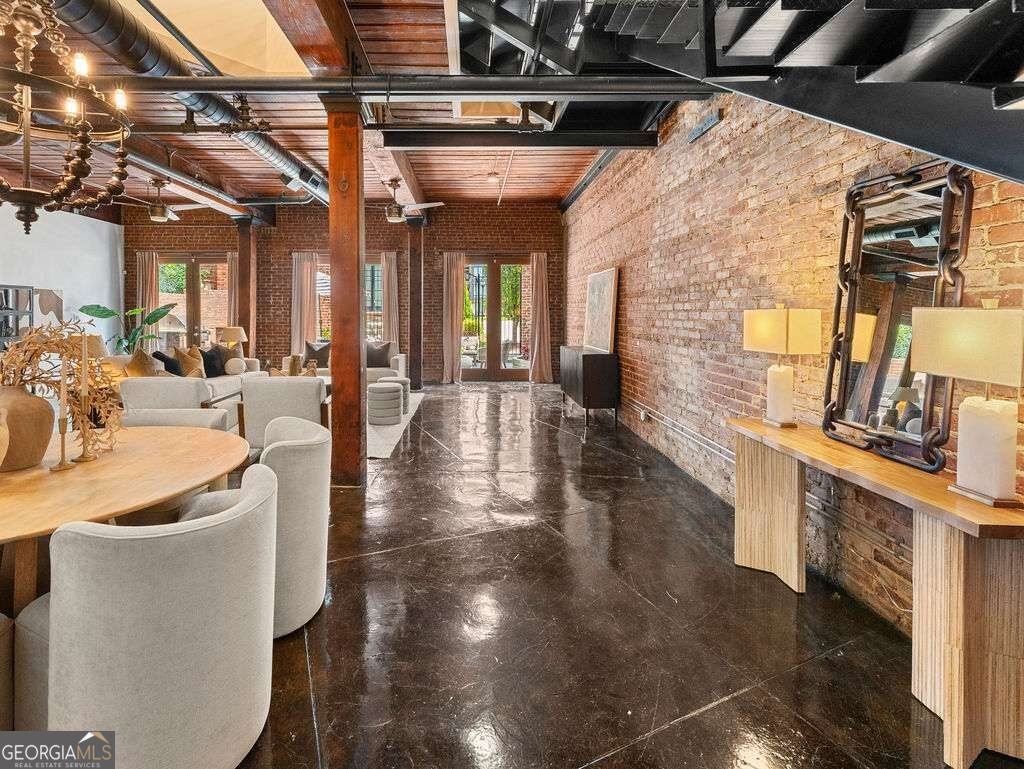 320 Peters ST SW 10