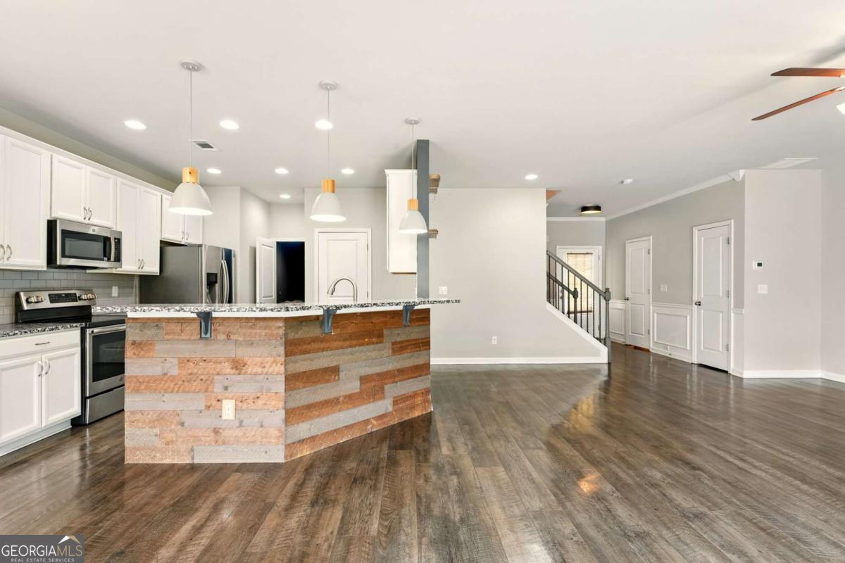Spring at Rockhouse - Residential