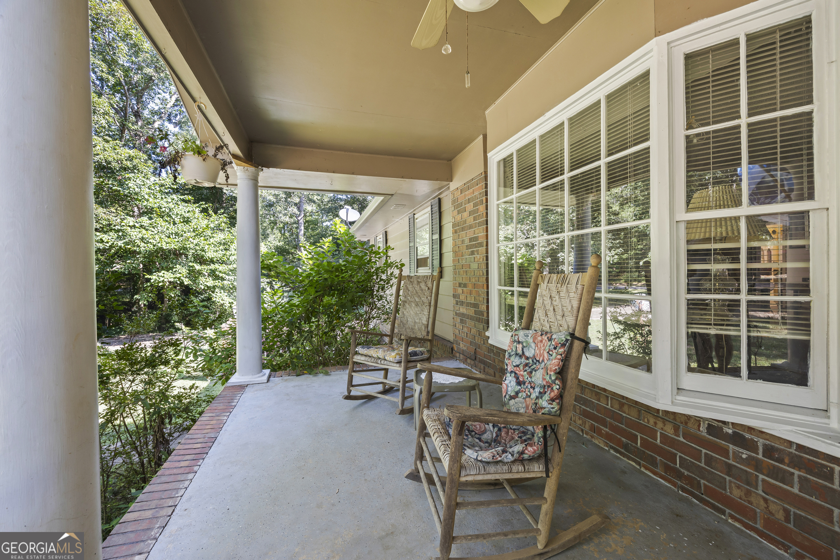 329 Riverbend DR