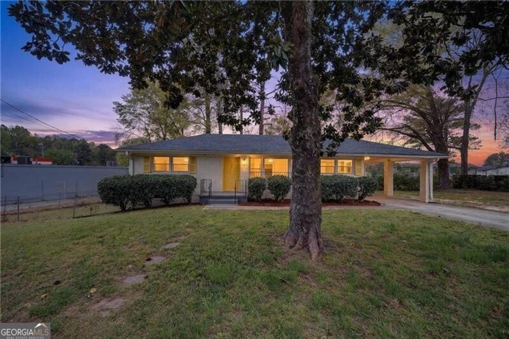 Photo of 2647 Old Hapeville Road SW, Atlanta, GA 30315 (MLS # 10724498)