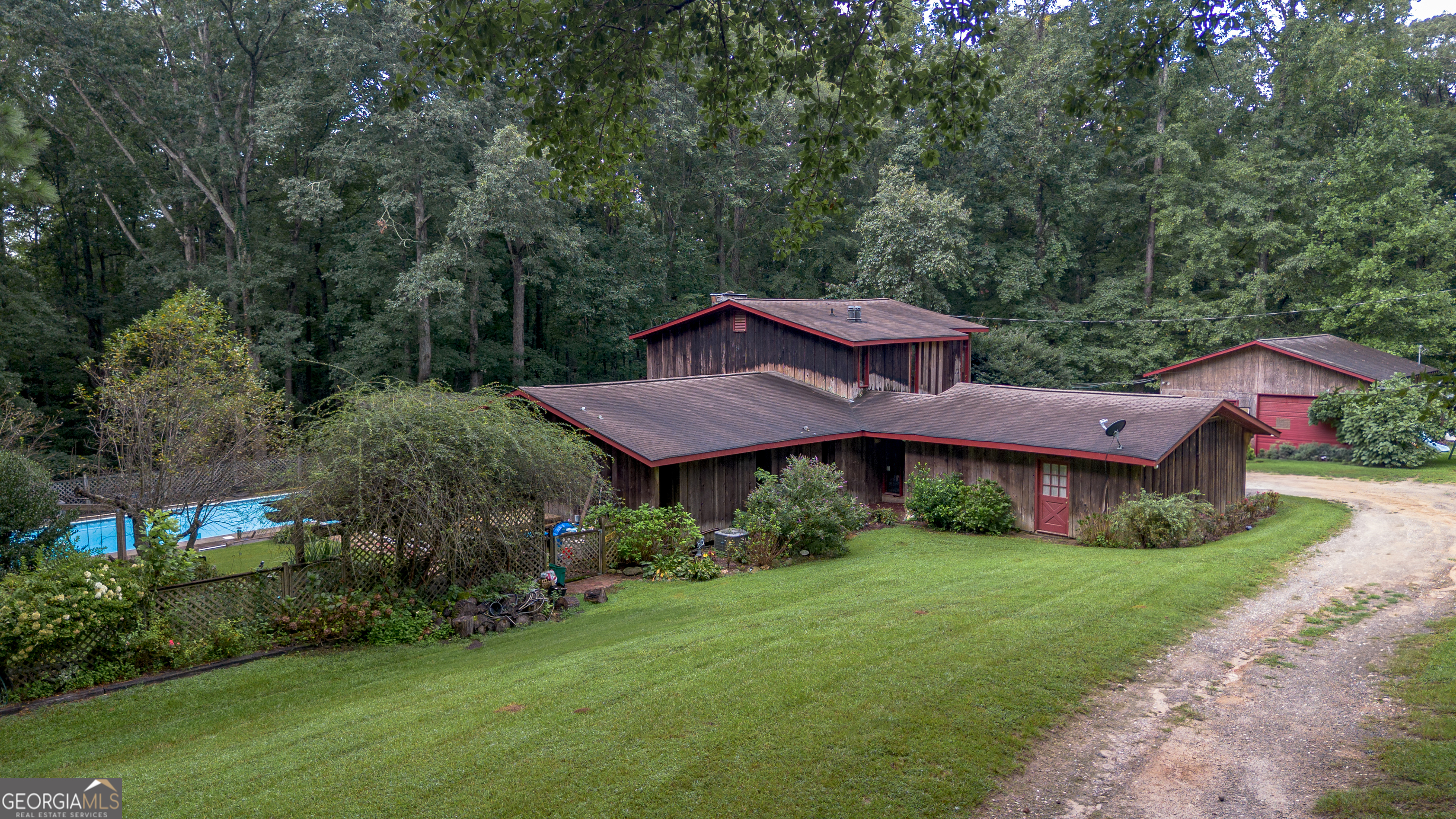 2597 Valleydale DR NW