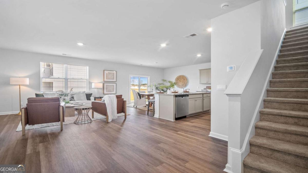 120 Monarch CIR