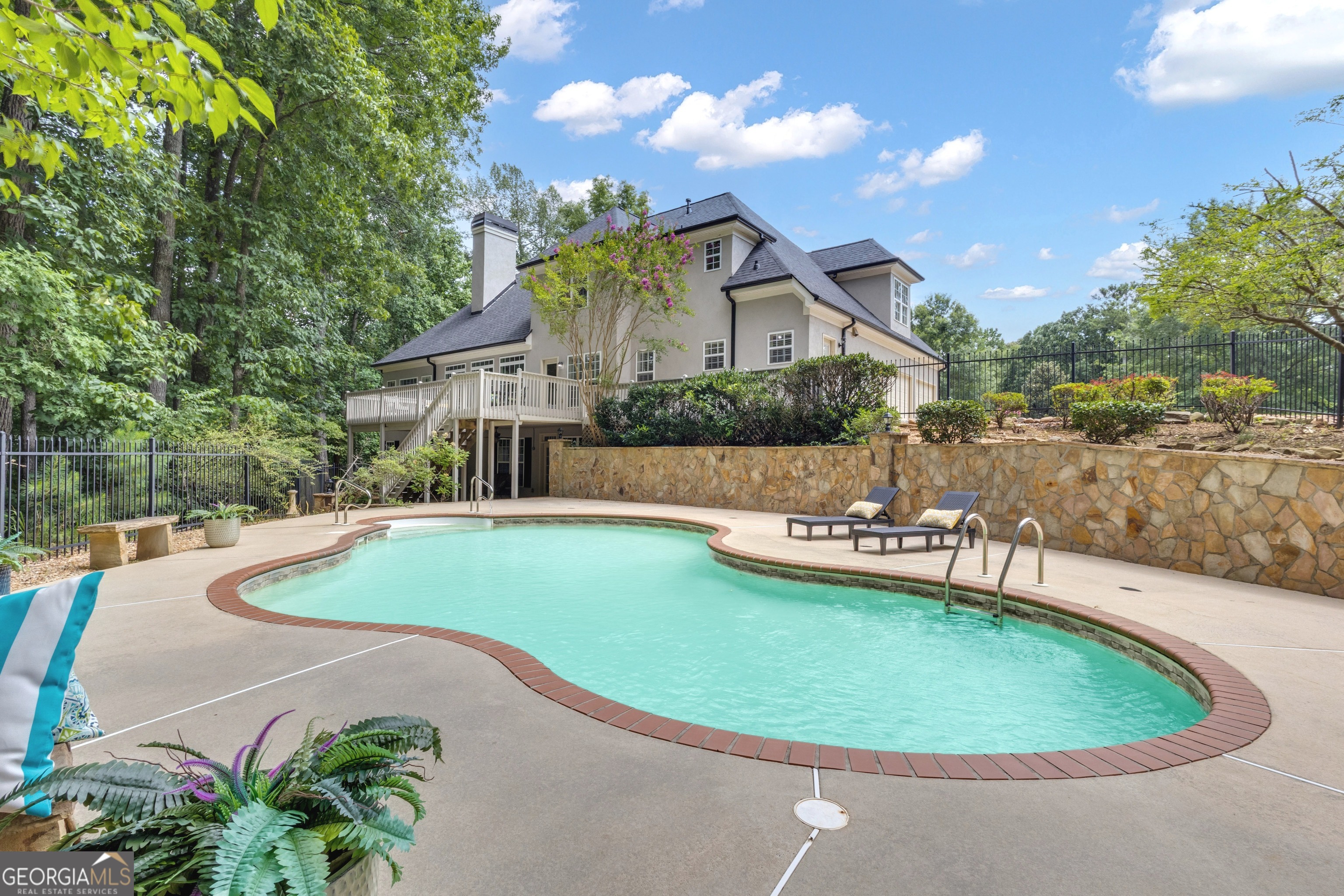 1135 Astoria LN