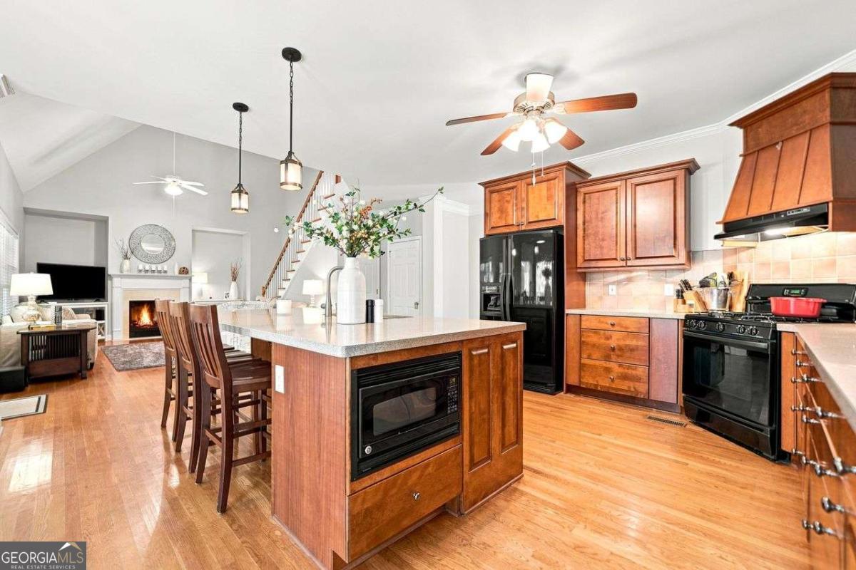 355 Mccook CIR NW
