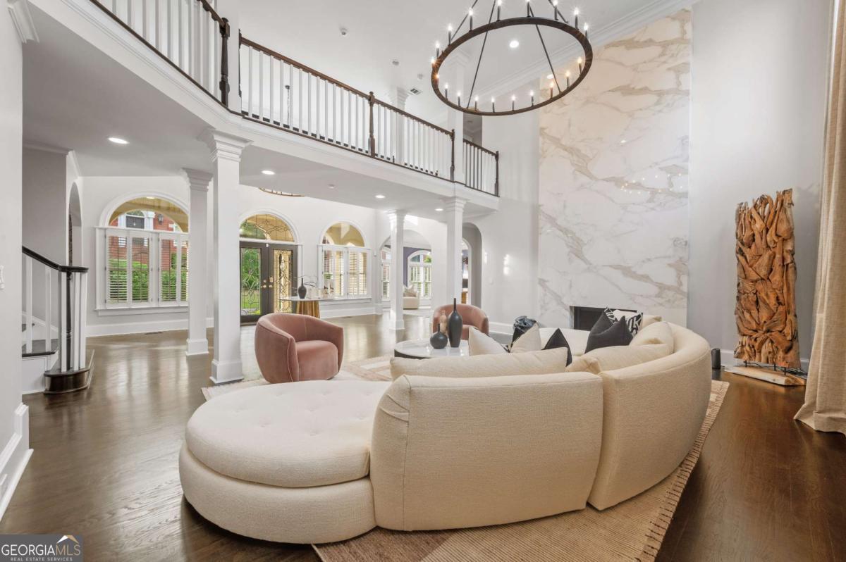 2204 Iron Gate DR SE