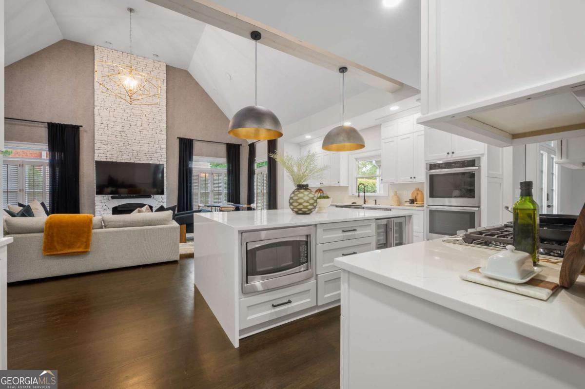 2204 Iron Gate DR SE