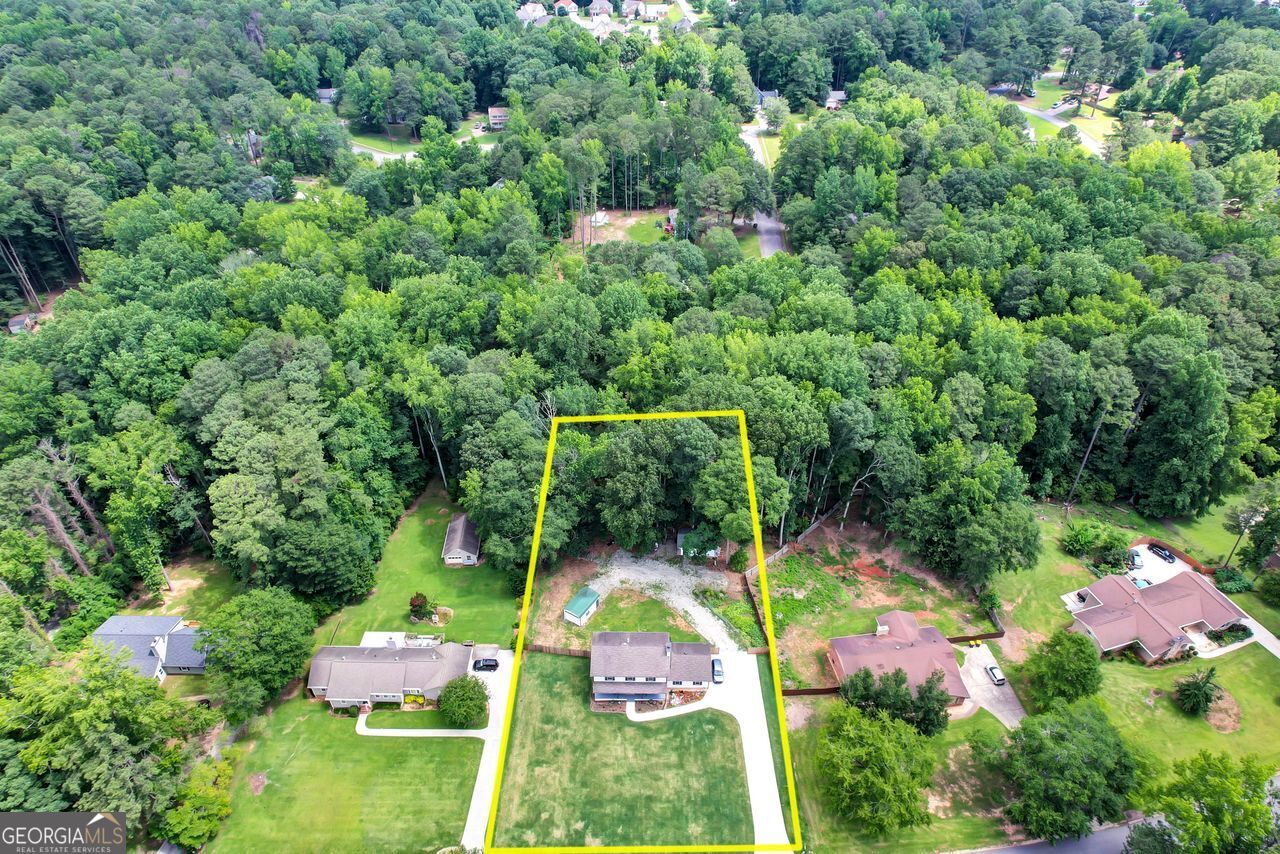 Recently renovated home in an excellent Fayette school district and location. New bathrooms, new flooring, new lighting, new windows, new quartz countertops in kitchen and bathrooms, new sod, new driveway, new gutters, too many items to list. Come take a look for yourself, you'll be glad you did!! Ask your agent for down payment assistance programs and closing costs help with preferred lender for this home.