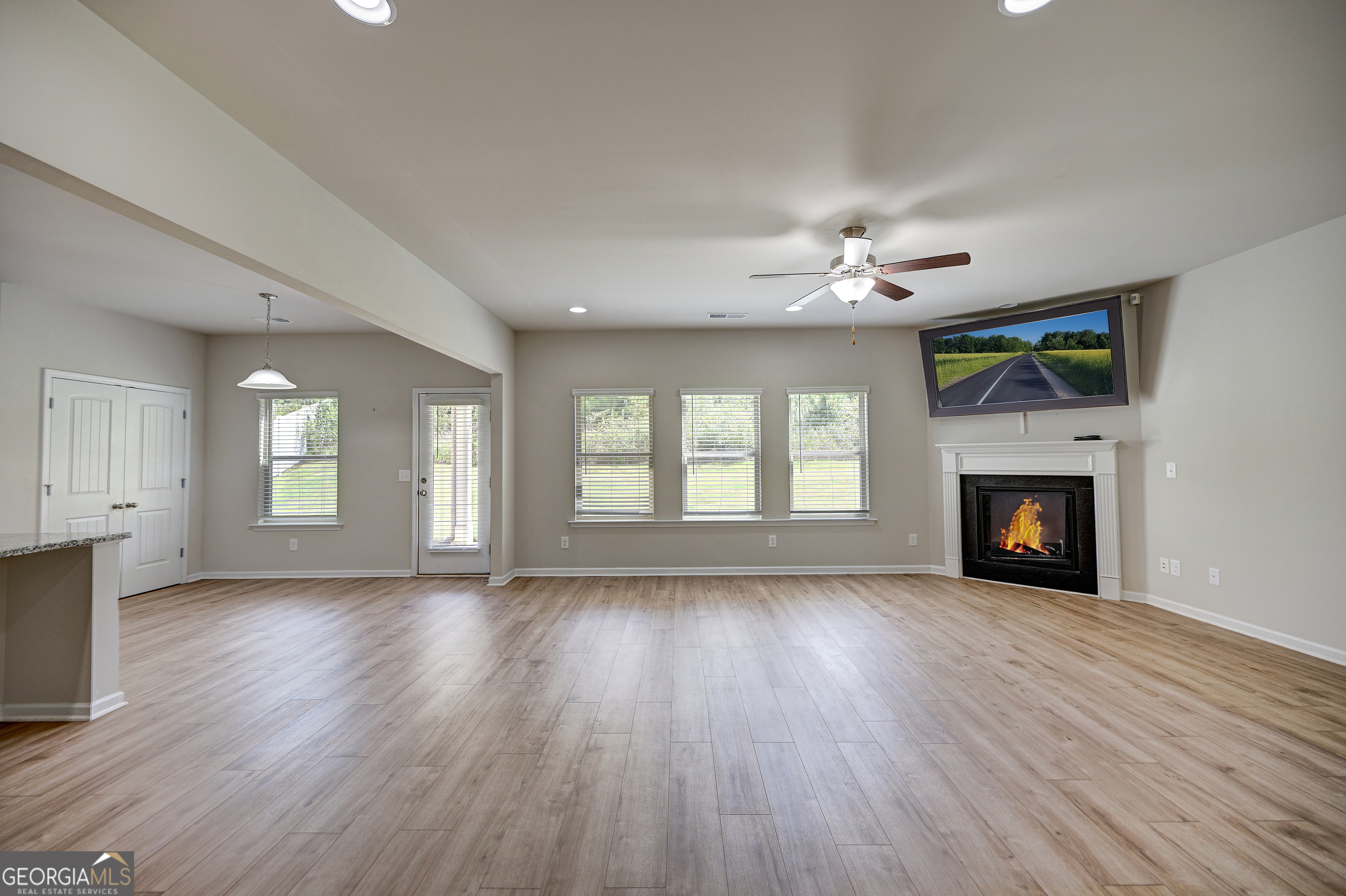 209 Willowbrook DR SE