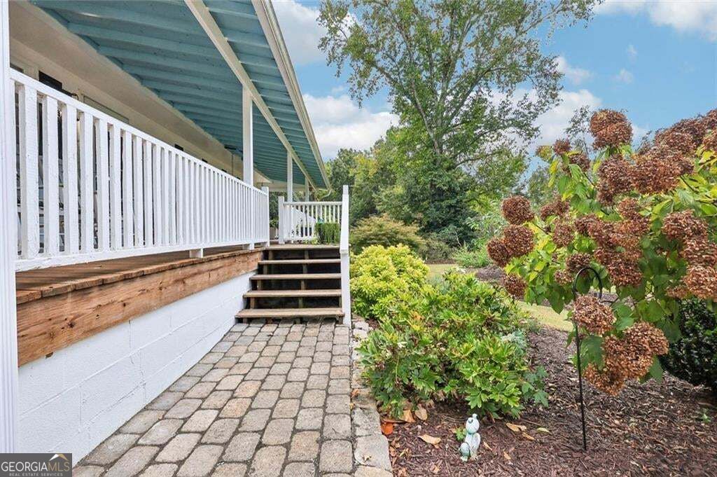 3011 Lawton LN