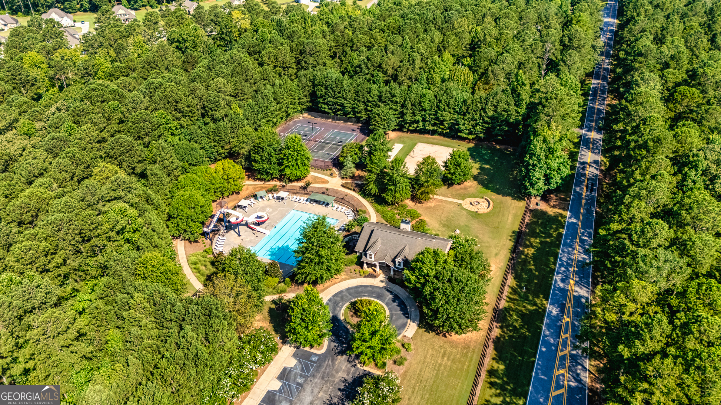 Senoia, Georgia 30276, United States, 4 Bedrooms Bedrooms, ,3 BathroomsBathrooms,Residential,Active,184543