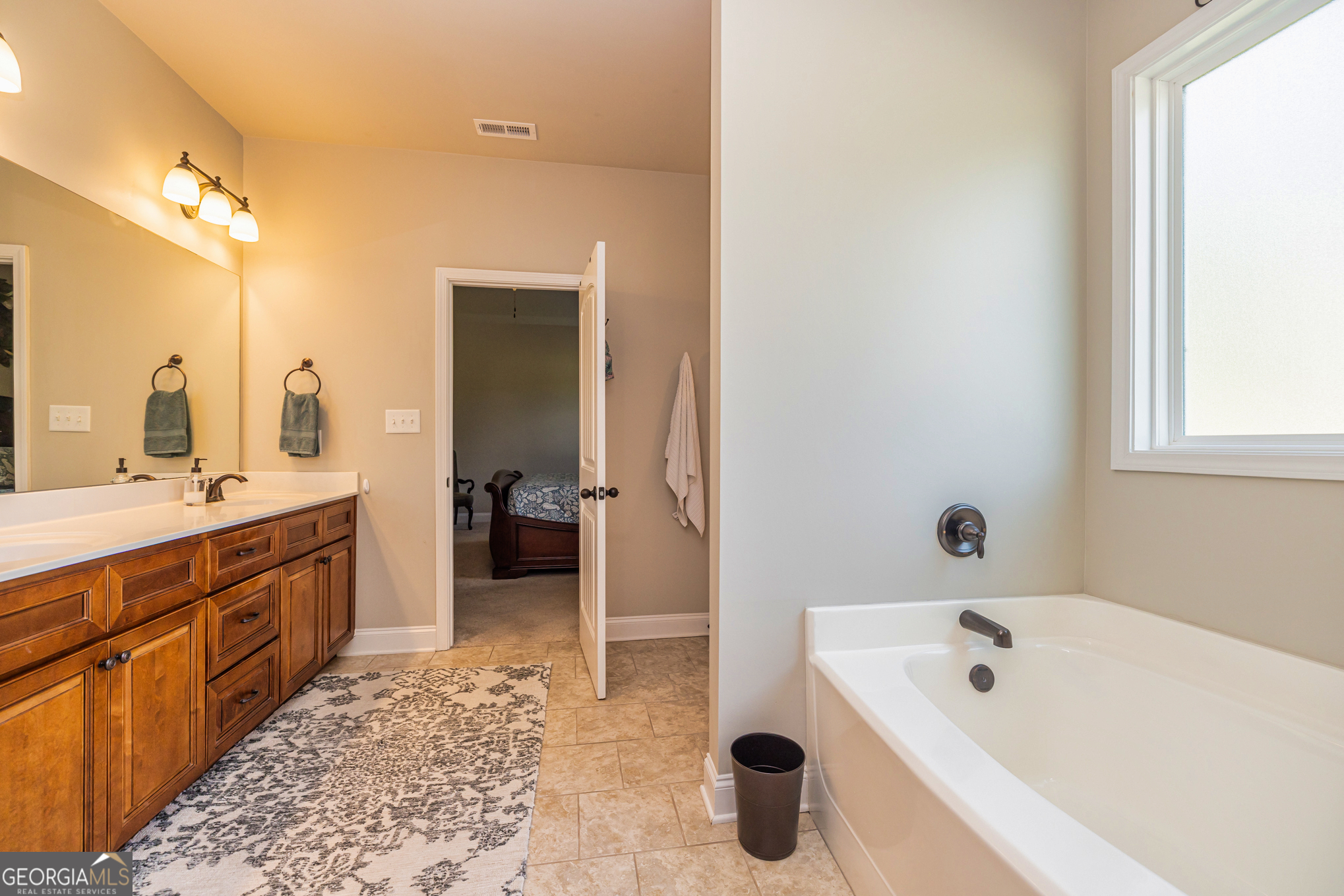 Senoia, Georgia 30276, United States, 4 Bedrooms Bedrooms, ,3 BathroomsBathrooms,Residential,Active,184543