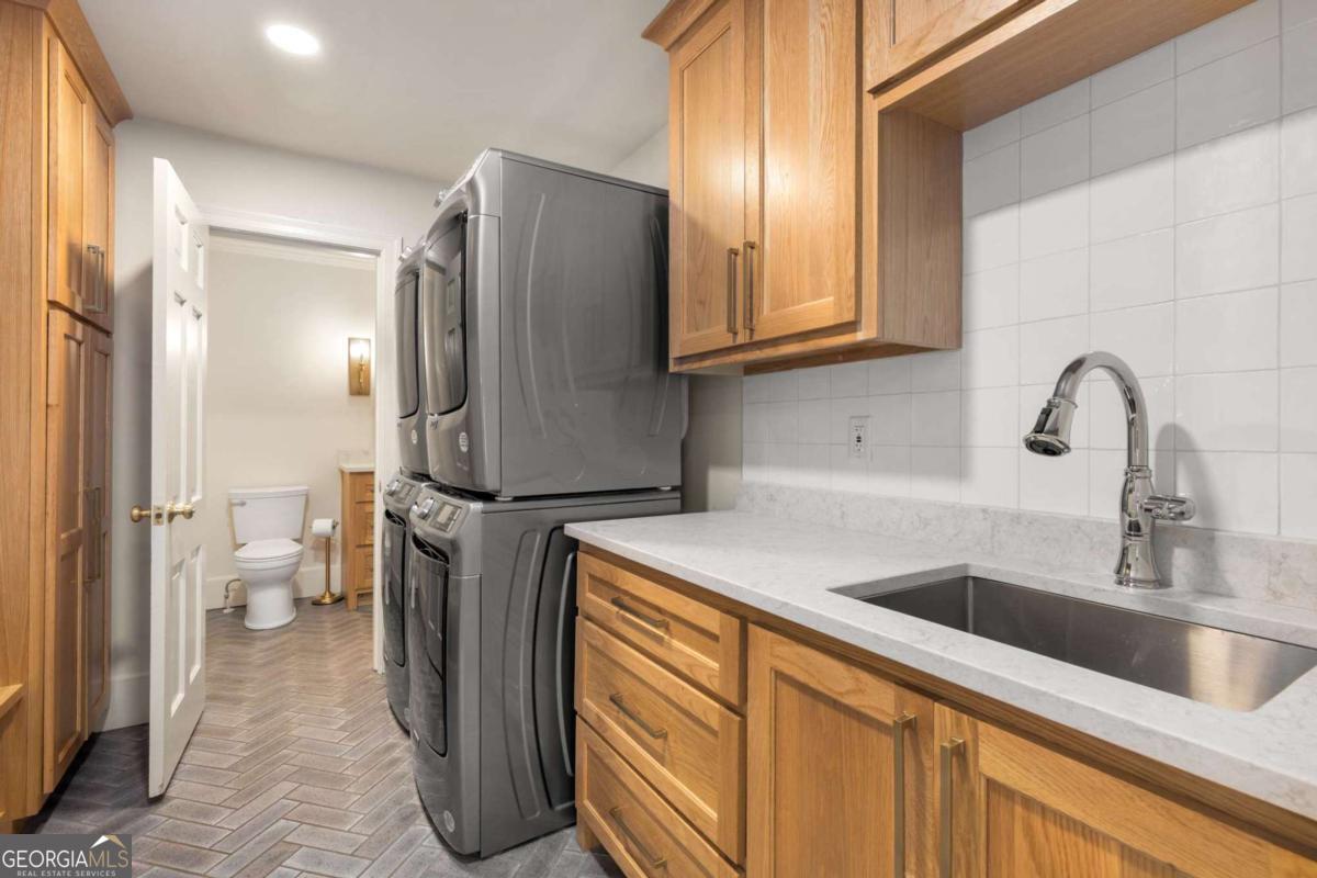 Fair Oaks Manor - Residential