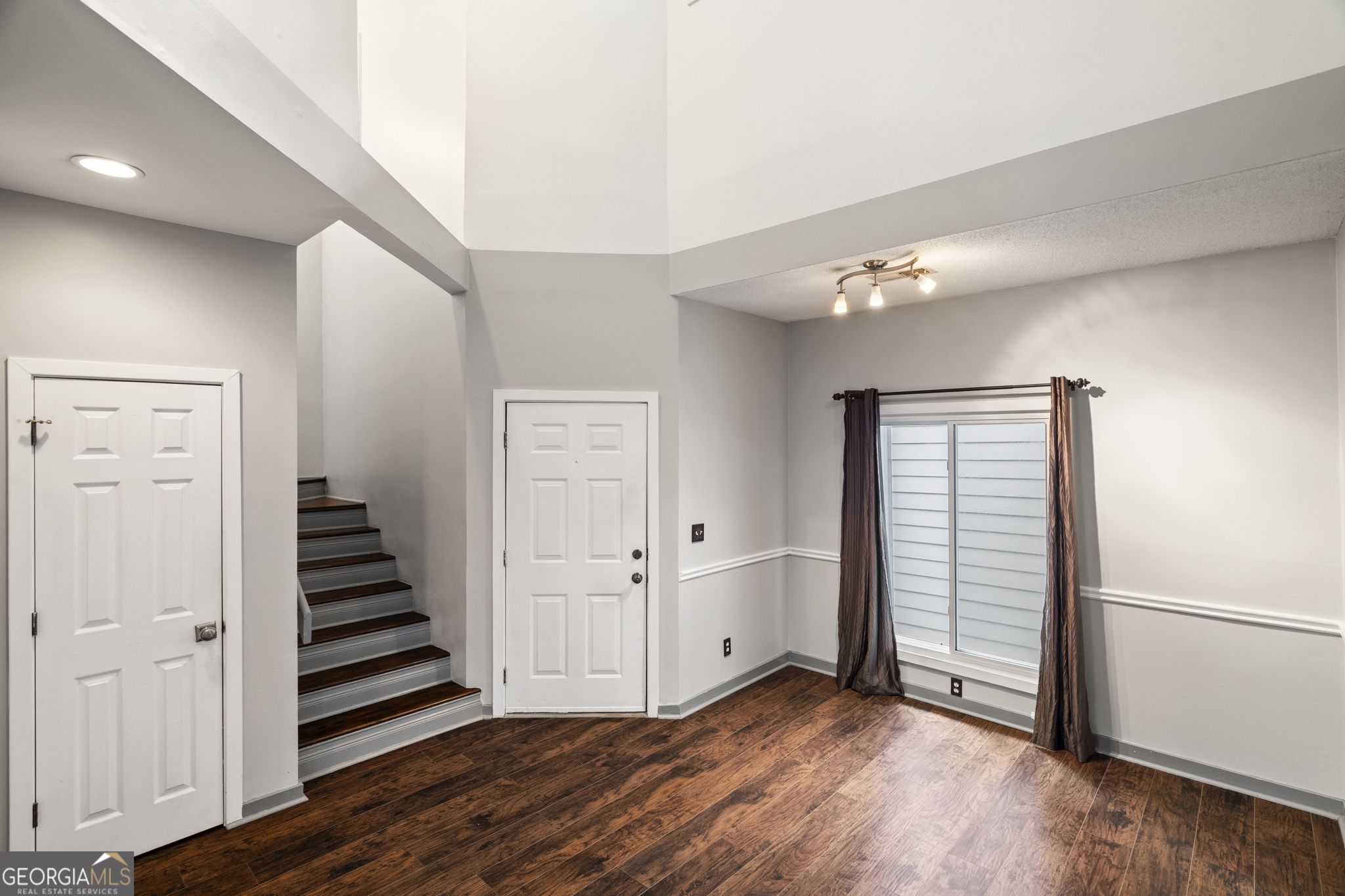 8207 Fairview BLF