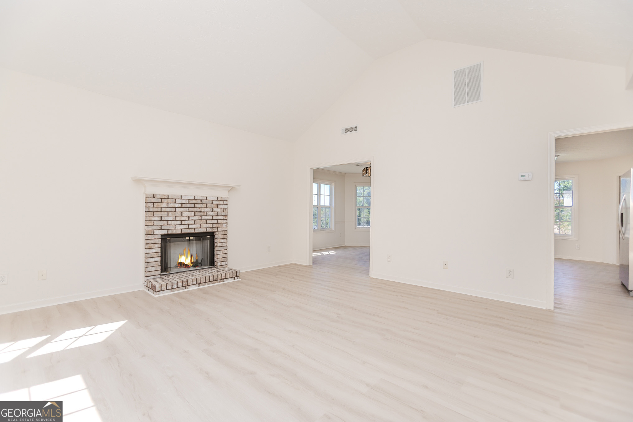 3885 Laurens LN