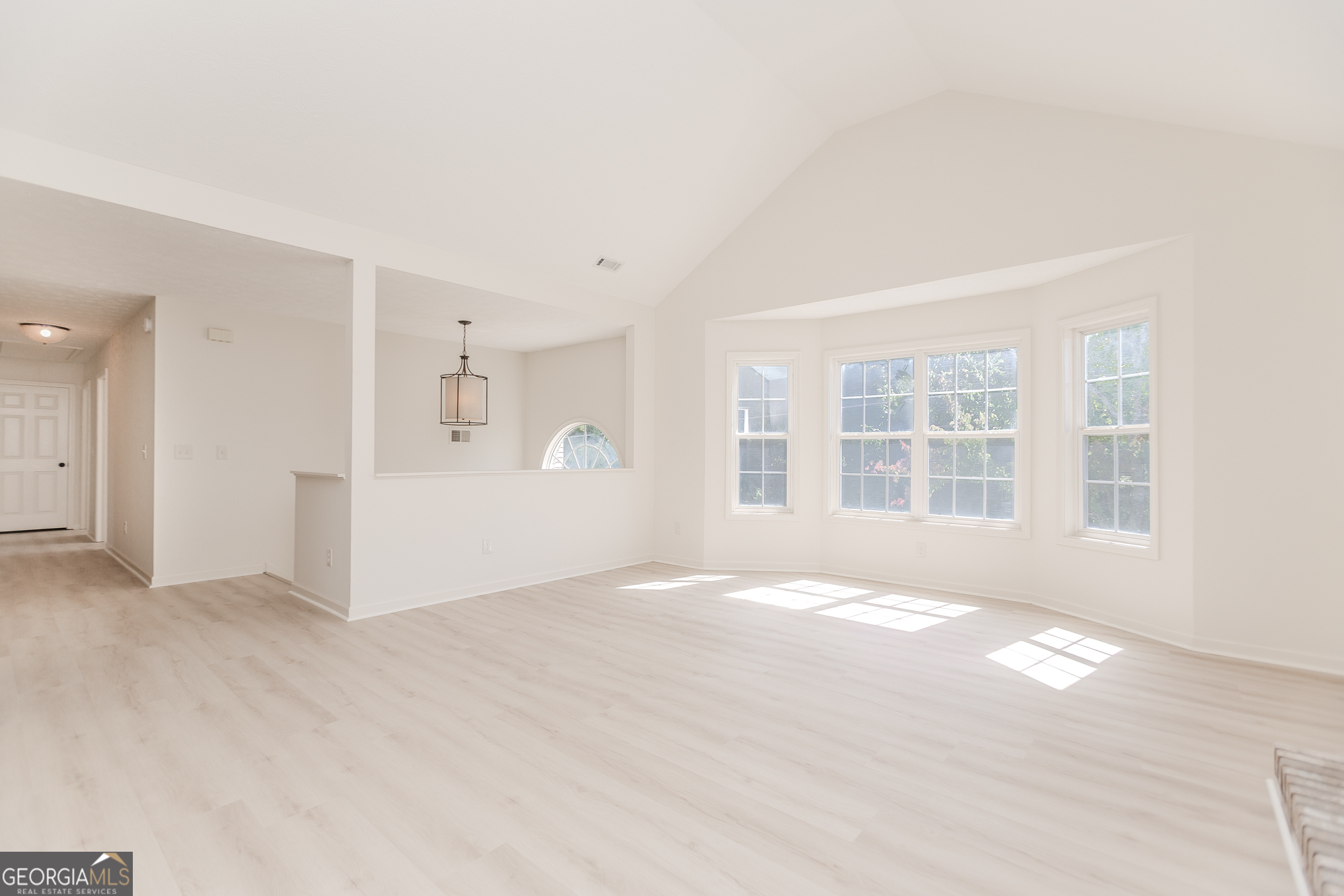 3885 Laurens LN