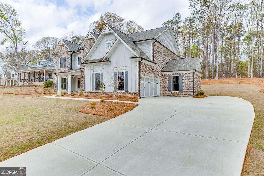 1070 Riverhill DR
