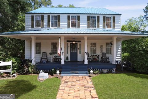 701 N Oak ST Springfield GA 31329