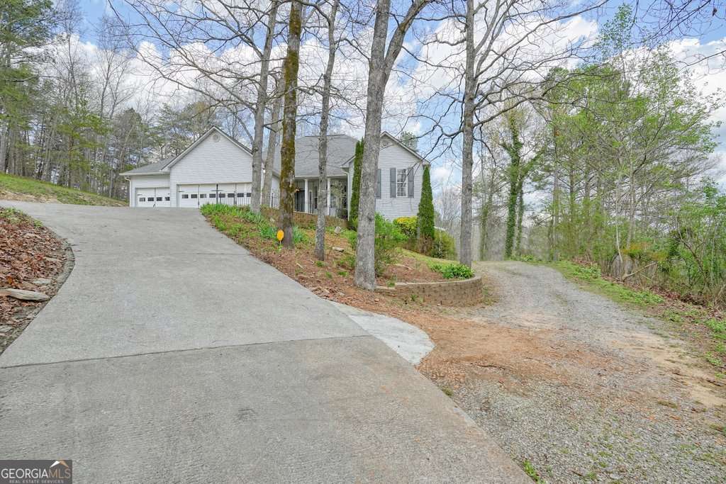 865 Old Mill LN