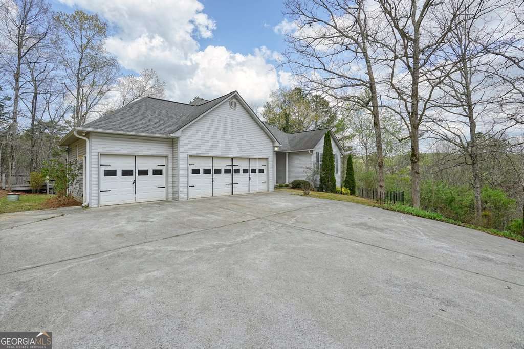 865 Old Mill LN