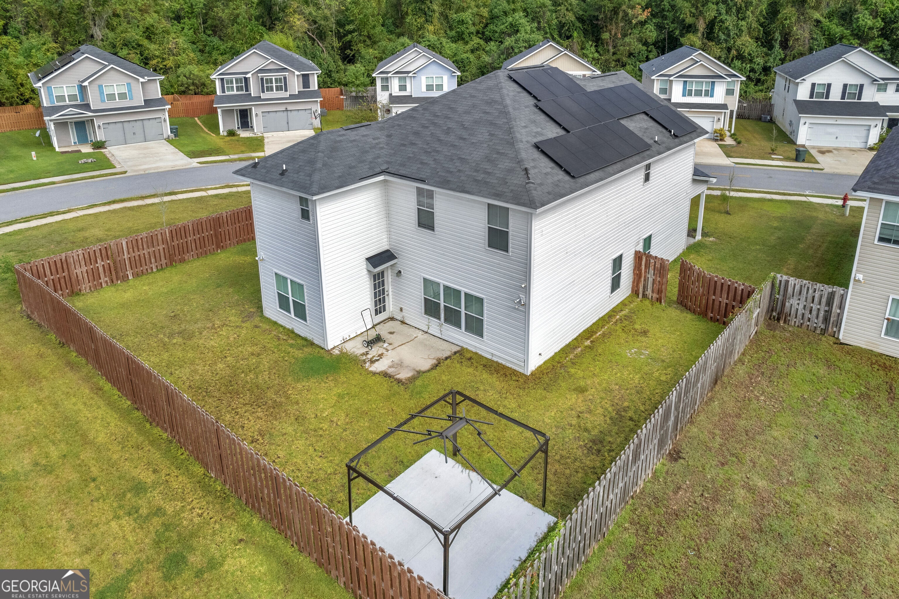 672 Fairview CIR