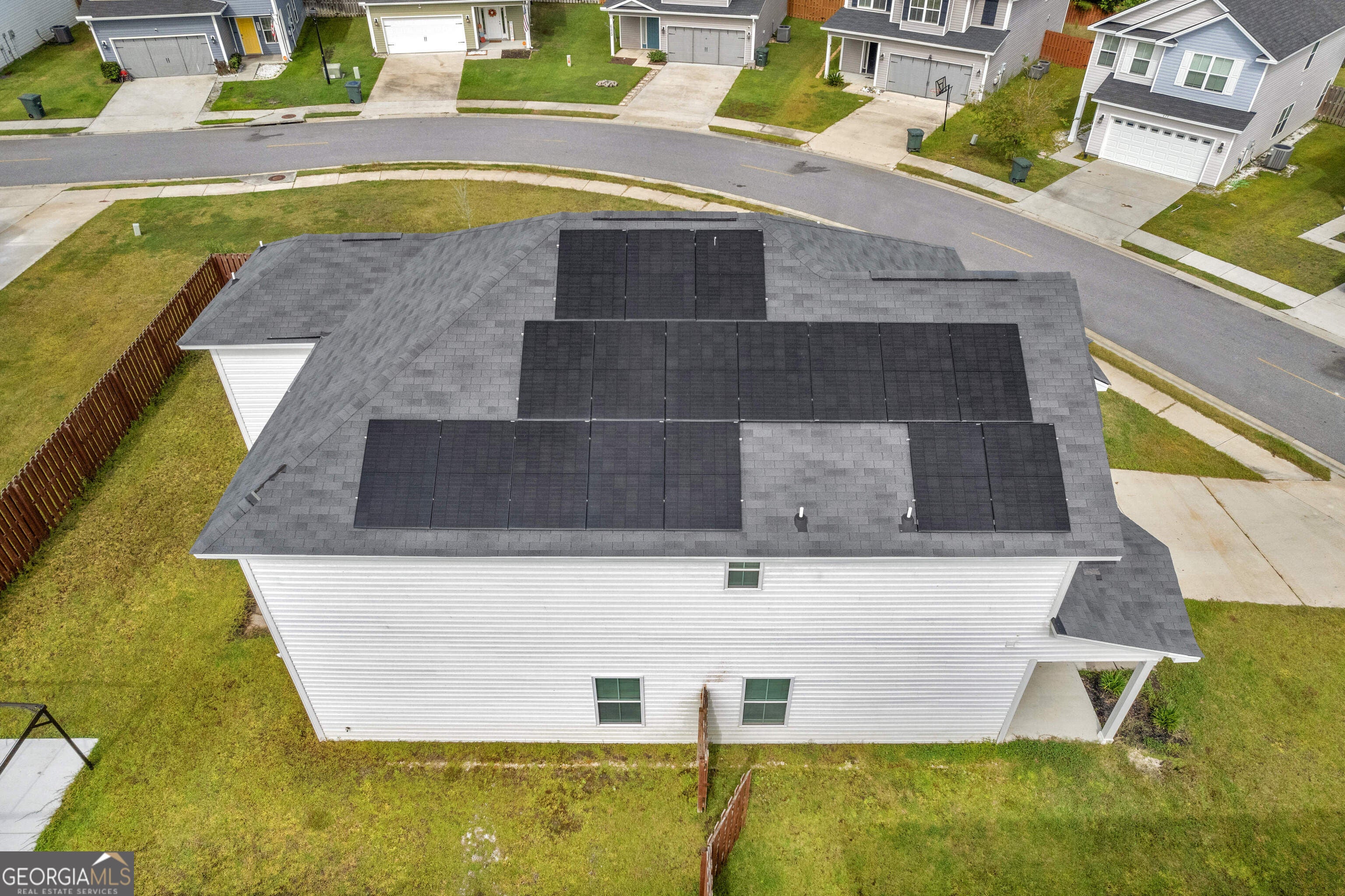 672 Fairview CIR