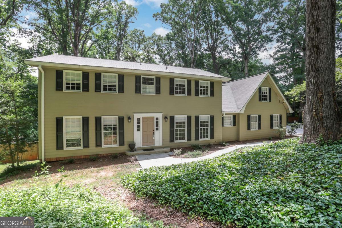 2225 Mountain Creek DR