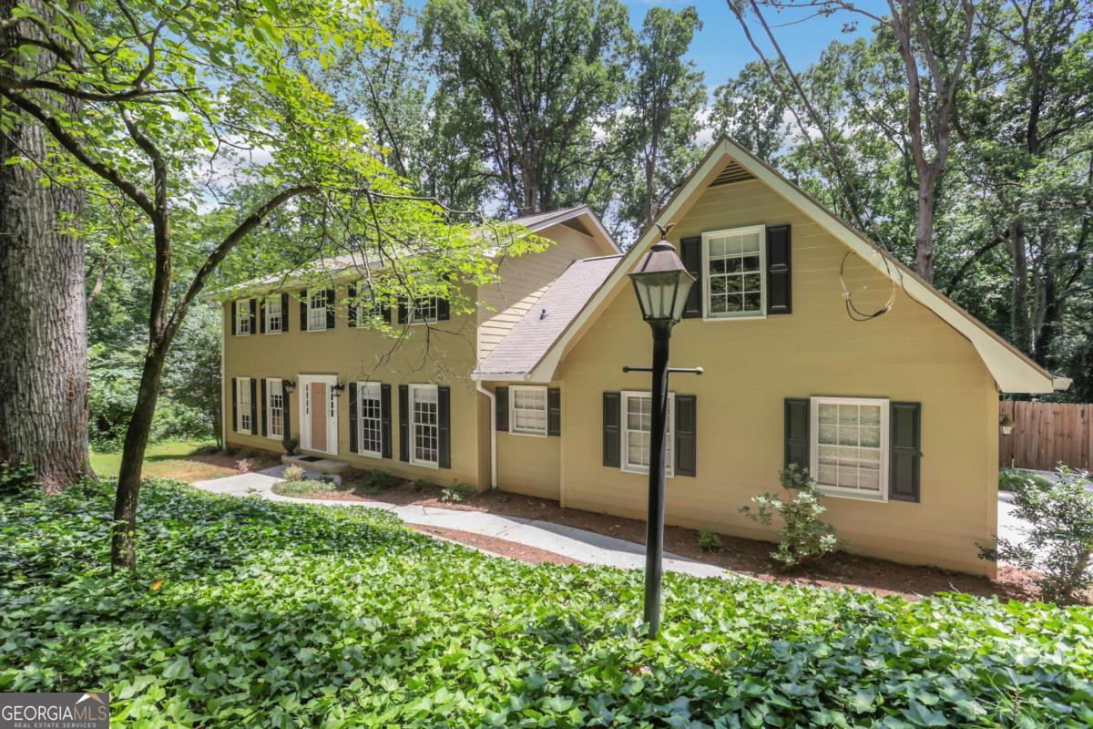 2225 Mountain Creek DR