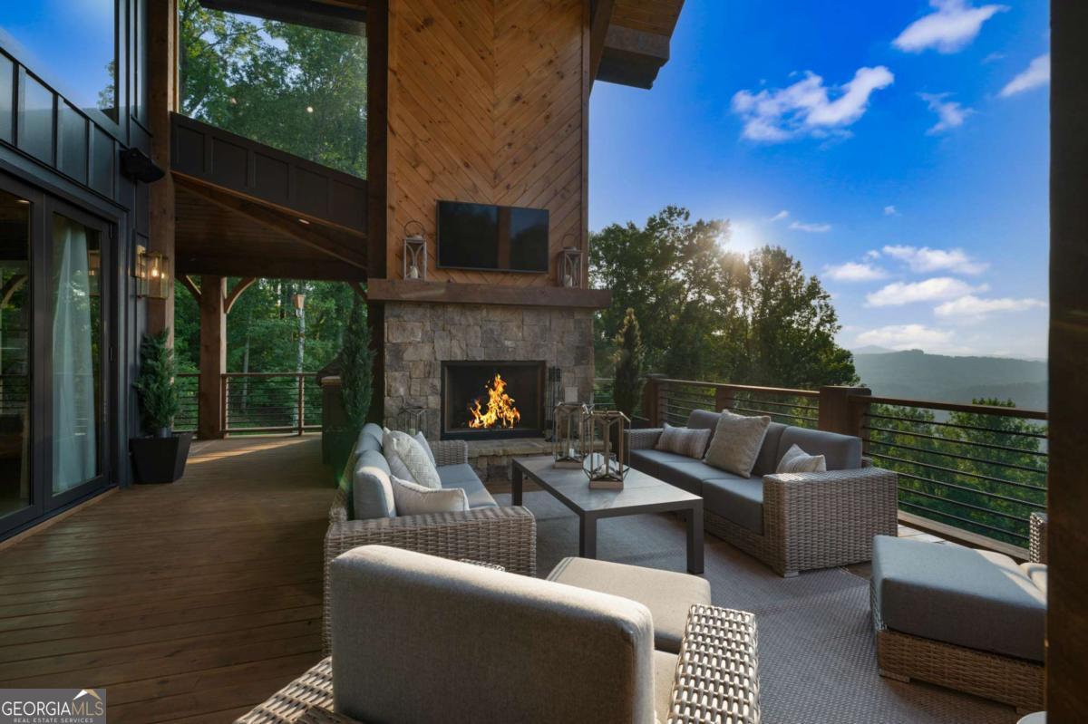 684 Overlook DR