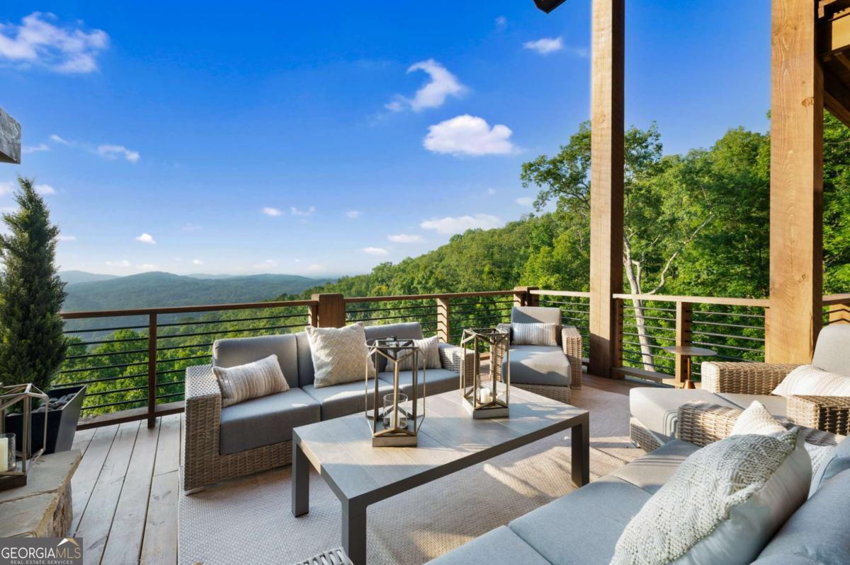 684 Overlook DR