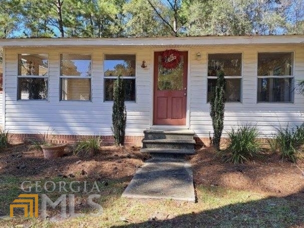 SHELLMAN BLUFF SPECTACULAR!!! Don't miss your opportunity to be a Hidden Coast Homeowner!! This 3 Bedroom/ 2 Bath Home comes FULLY FURNISHED with plenty of room for all your guests. Great for use as an INCOME PROPERTY, SECOND HOME, or RESIDENCE. Whether hosting a low country boil in the detached 572 sq ft garage, set up for large parties, or sipping your morning coffee on the sun porch before trolling your way down the river toward the Atlantic for your day of offshore fishing, this house has you covered!! Come HOME to this UNIQUE fish camp village nestled amongst the moss covered oaks! Call today to schedule a tour. Original structure was added onto in 1992 increasing the square footage to the current.