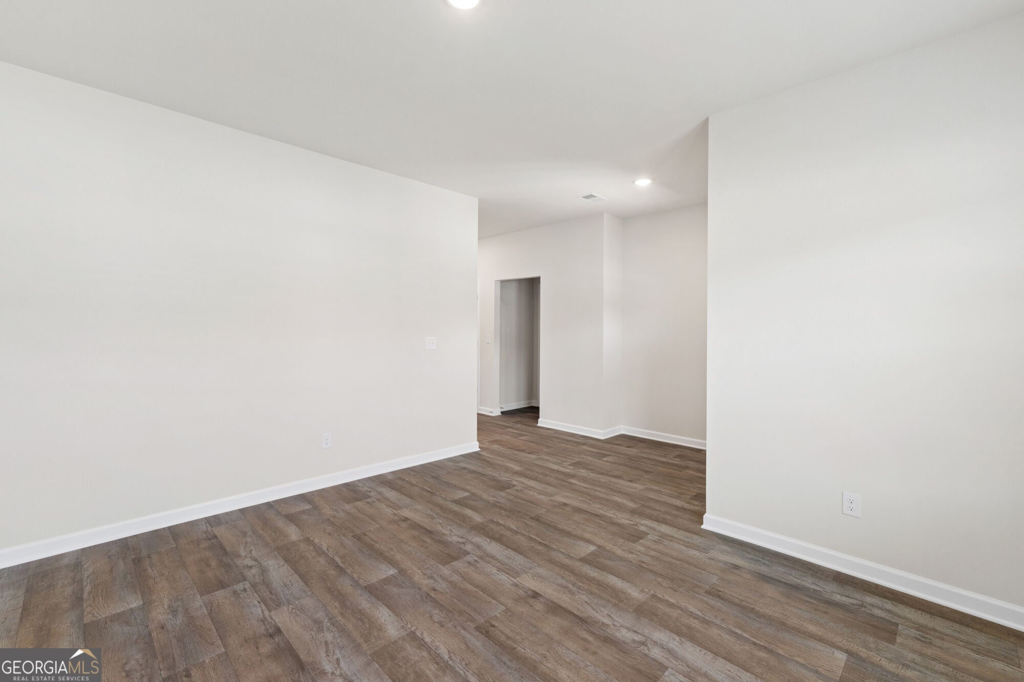 1005 WHITMAN WAY