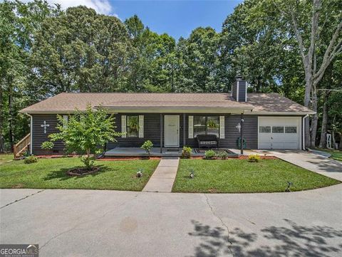 Single Family Residence in Loganville GA 2429 Broadnax Court.jpg