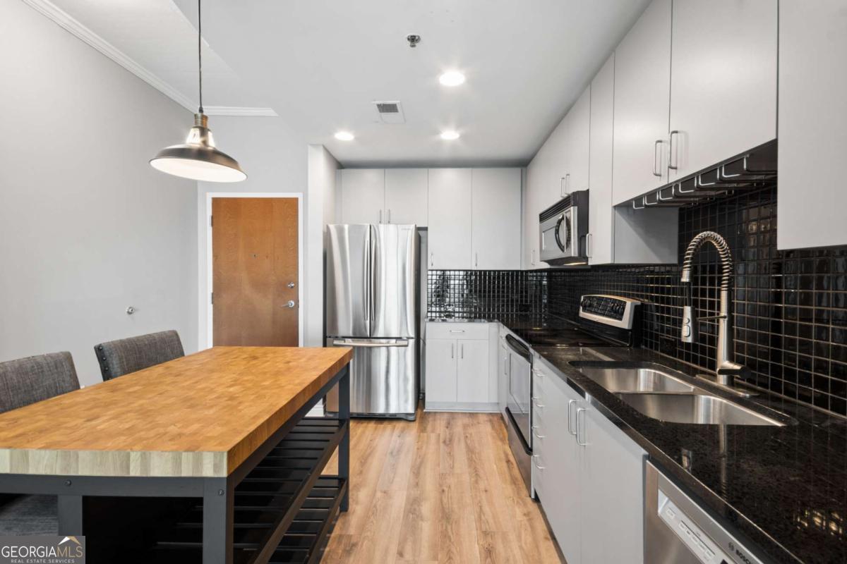 250 Pharr RD NE 1716