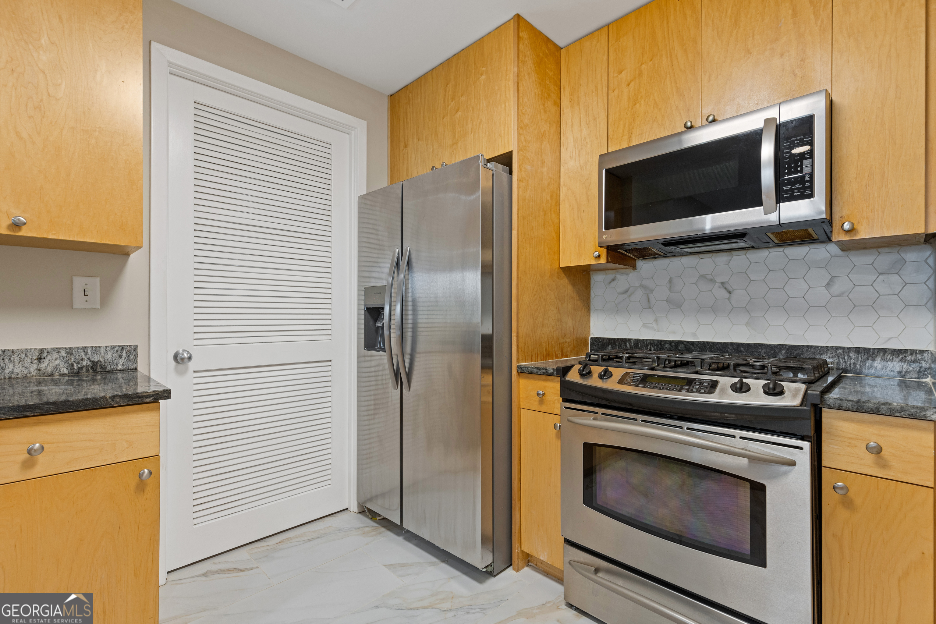 3338 Peachtree RD NE APT 403