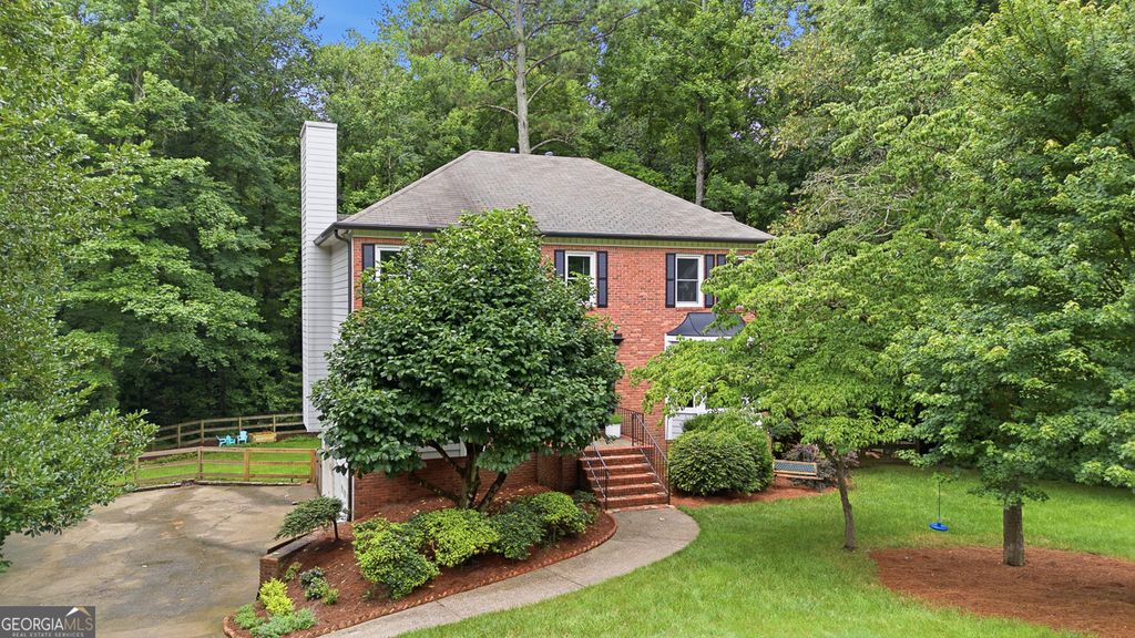 Photo of 1430 Shadowrock Court NE, Marietta, GA 30062 (MLS # 10788770)