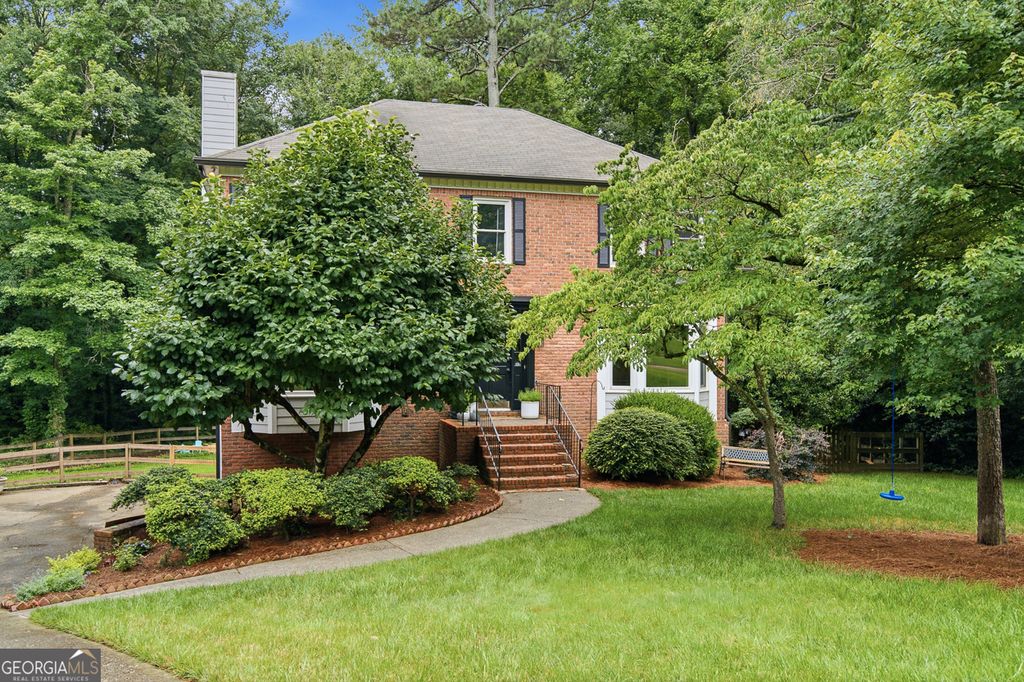 Photo of 1430 Shadowrock Court NE, Marietta, GA 30062 (MLS # 10788770)