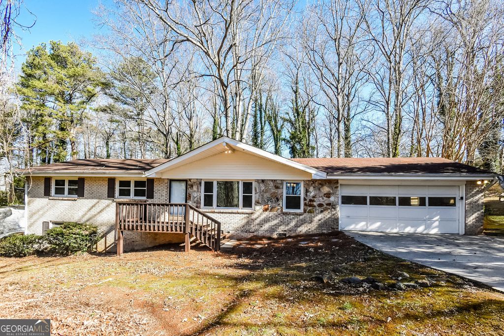 Photo of 156 King David Drive SW, Lilburn, GA 30047 (MLS # 10679195)