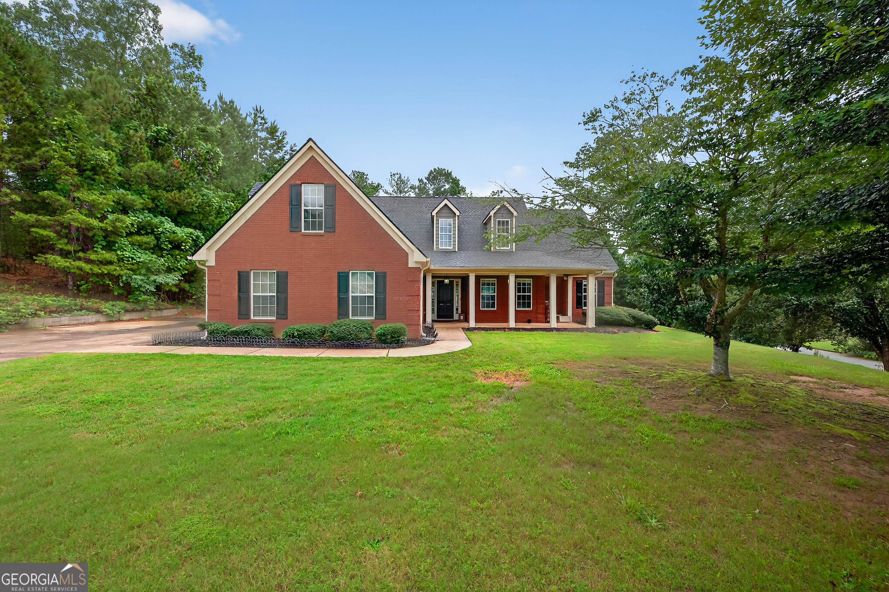 Welcome to your dream home in the highly sought-after Hall Park subdivision in Oxford, Georgia. This charming 3-bedroom, 2-bathroom residence with a versatile bonus room is perfectly situated on a spacious 1-acre corner lot, offering both privacy and ample outdoor space. Enjoy a well-designed floor plan that includes a generous living area, perfect for family gatherings and entertaining guests. The bonus room provides flexibility to serve as a home office, playroom, or guest suite, catering to your specific needs. The expansive 1-acre lot offers endless possibilities for outdoor activities, gardening, or even adding a pool. Close proximity to local schools, shopping centers, and major highways ensures easy commuting and access to amenities. Call today to schedule your own personal showing!