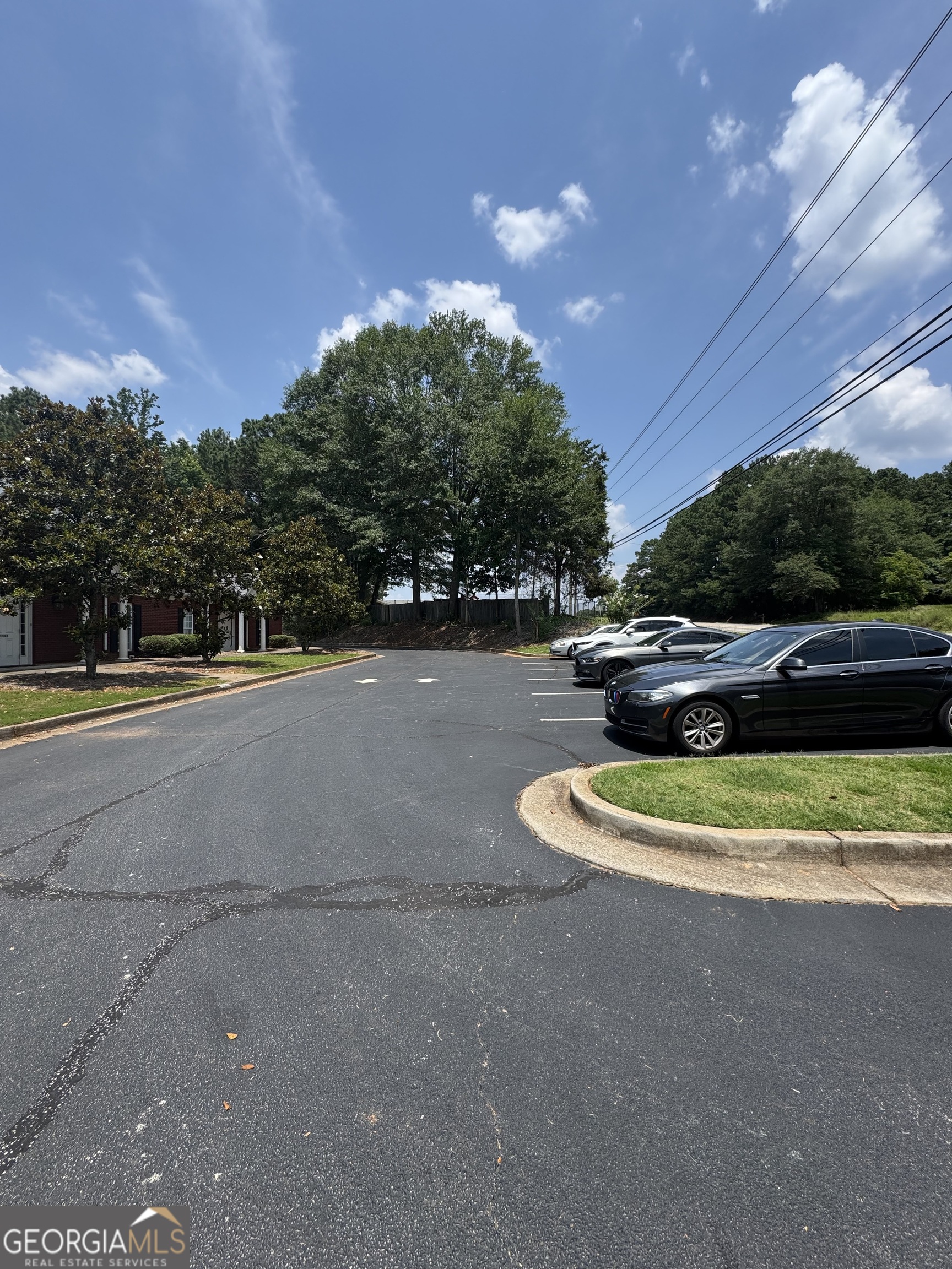 1561- 1565 N Highway 42