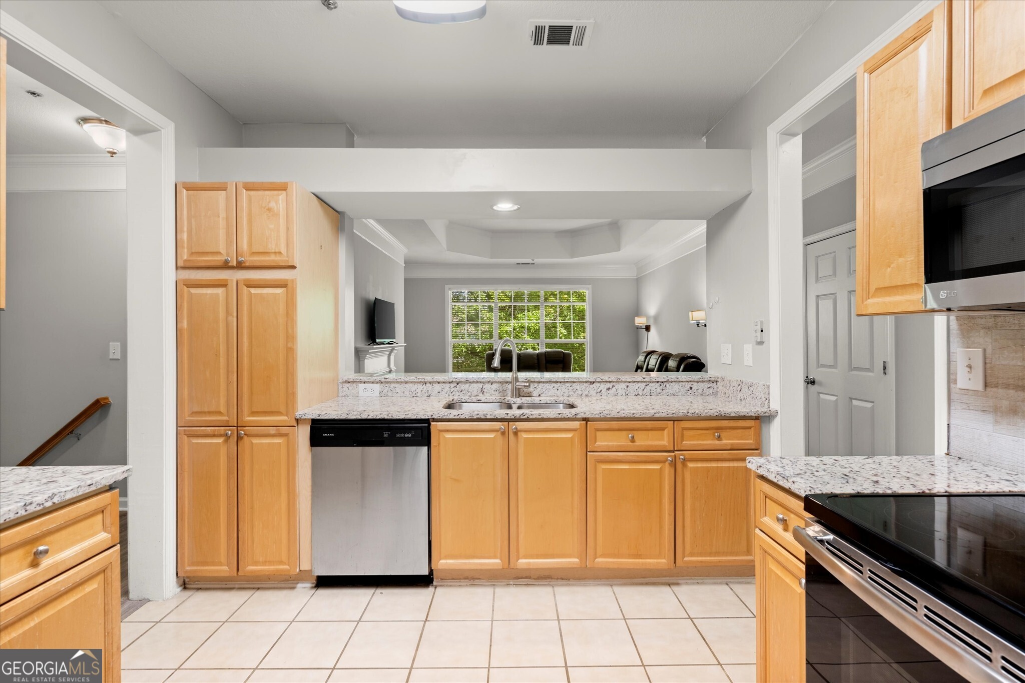 Alpharetta, Georgia 30004, United States, 3 Bedrooms Bedrooms, ,3 BathroomsBathrooms,Residential,Pending,126321