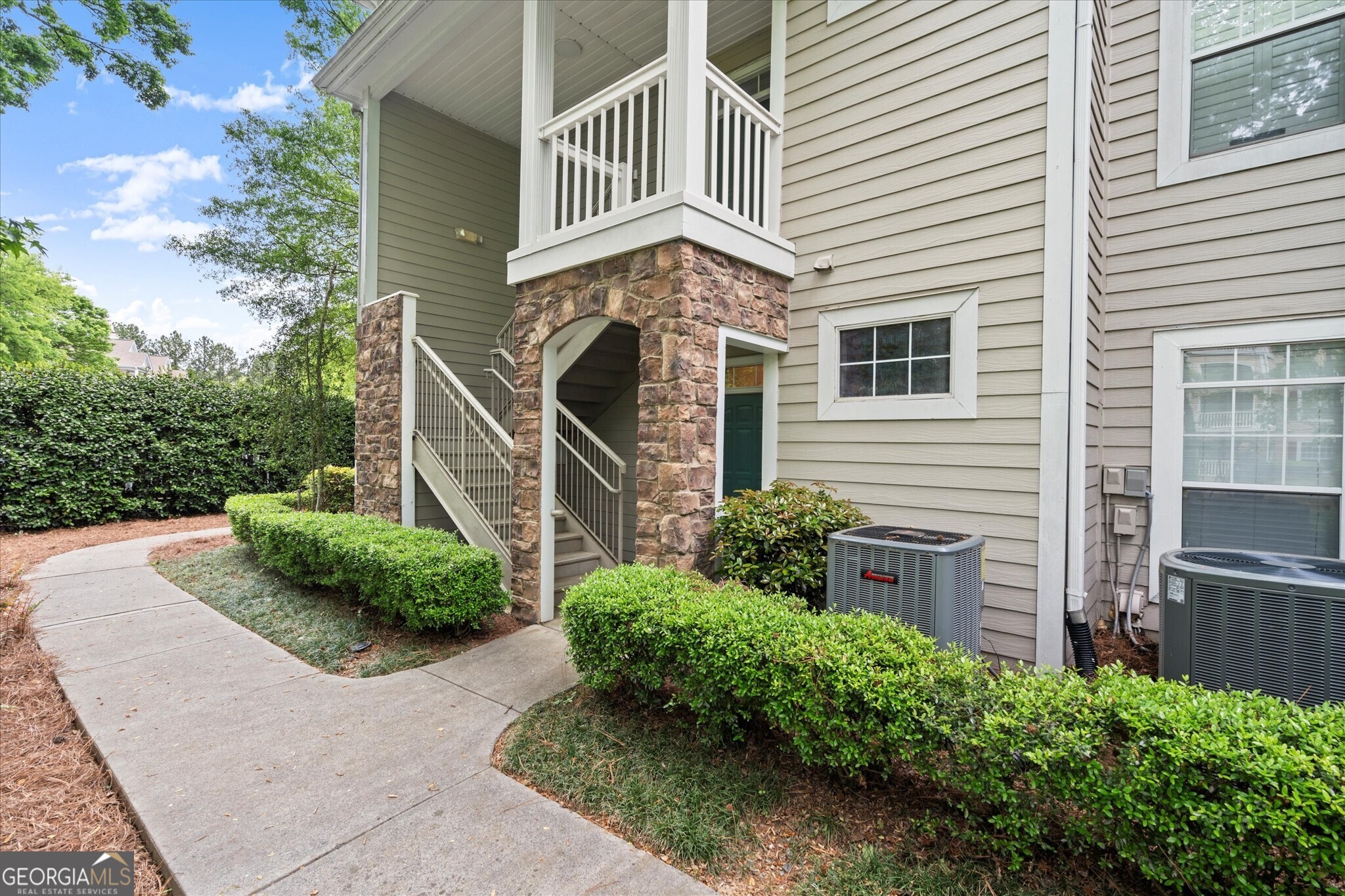 Alpharetta, Georgia 30004, United States, 3 Bedrooms Bedrooms, ,3 BathroomsBathrooms,Residential,Pending,126321