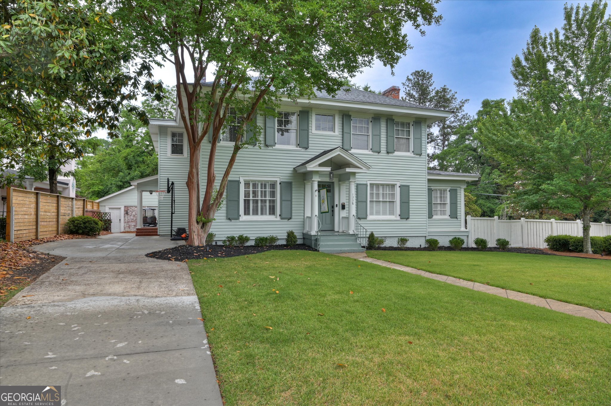 1338 Glenn AVE