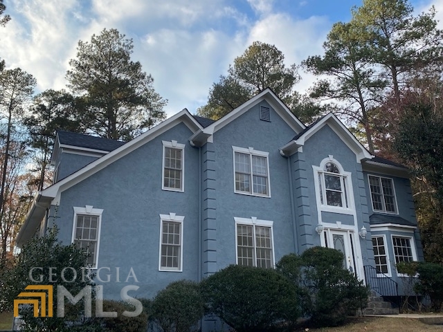 Gorgeous home in quiet community has so much to offer including fresh paint and new flooring, master on main level, acre plus homesite, spacious secondary bedrooms, finished terrace level and so much more! Just a 1-2 minute drive to Pinewood Studios and a 5 minute drive to schools. Location offers quick access to shopping, groceries, dining and recreational activities, and it about 17 minutes from Hartsfield International Airport. Agents, please schedule showings through showingtime.
