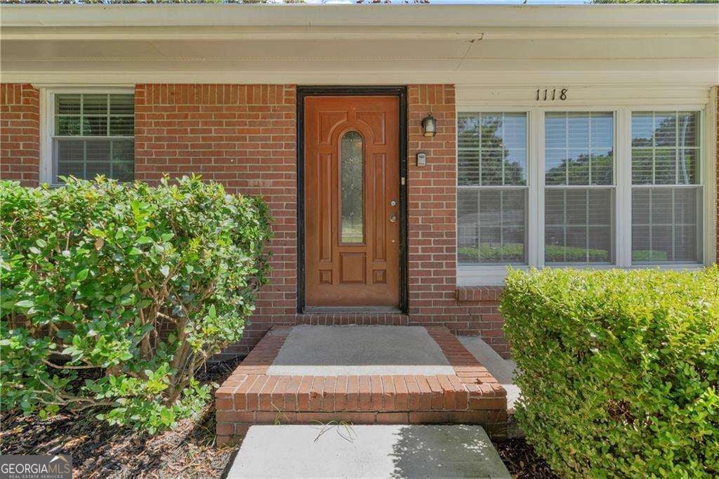 1118 Crestview CIR NE