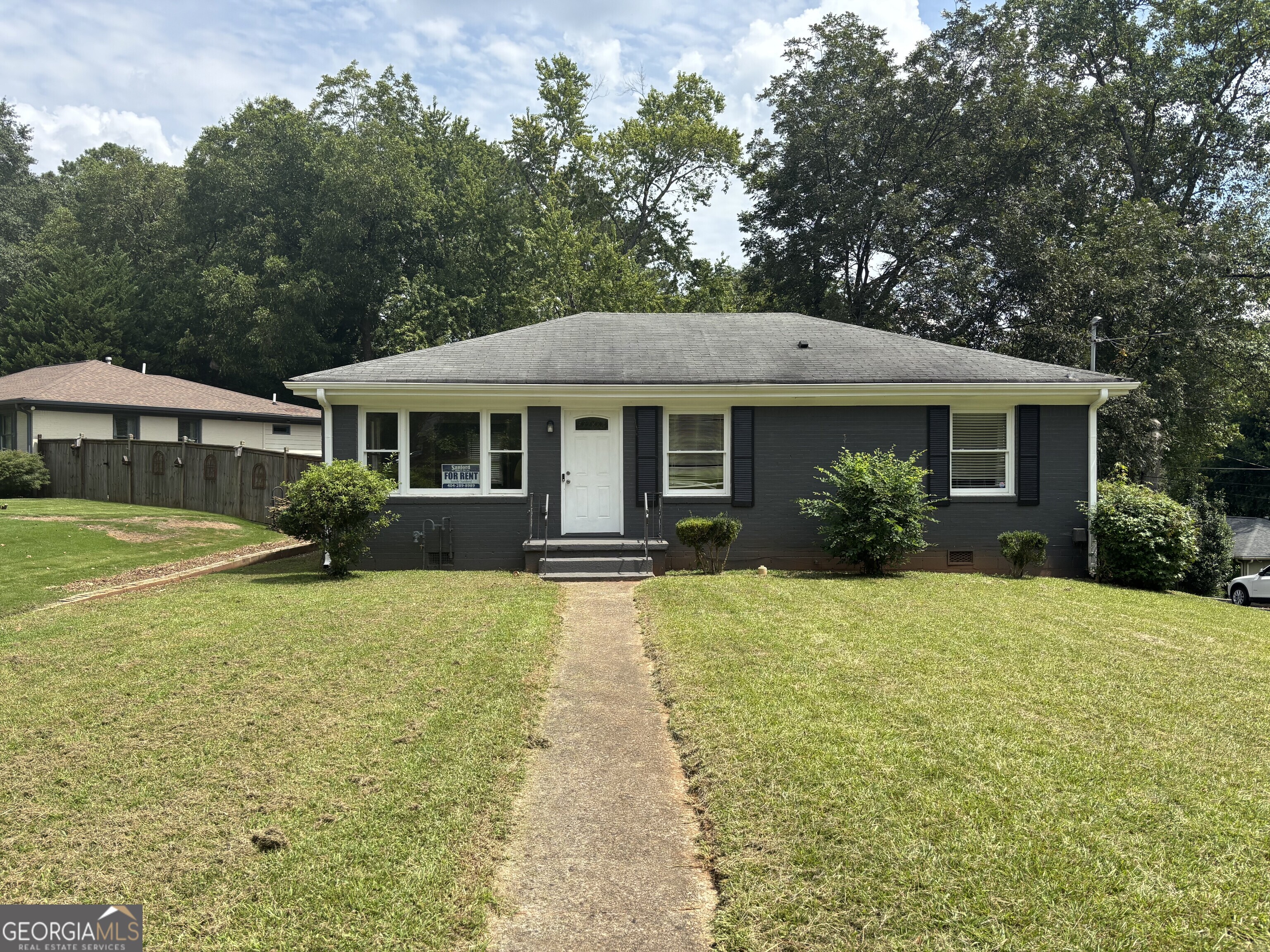NICE 3 BEDROOM, 1 BATH BRICK RANCH IN QUIET EAST LAKE NEIGBORHOOD. PROPERTY FEATURES SEPARATE LIVING AND DINING ROOM, CHERRY WOOD CABINETS AND HARDWOOD FLOORING THROUGHOUT. PROEPRTY LOCATE DON A CORNER LOT. CONTACT OFFICE FOR TENANT REQUIREMENTS.