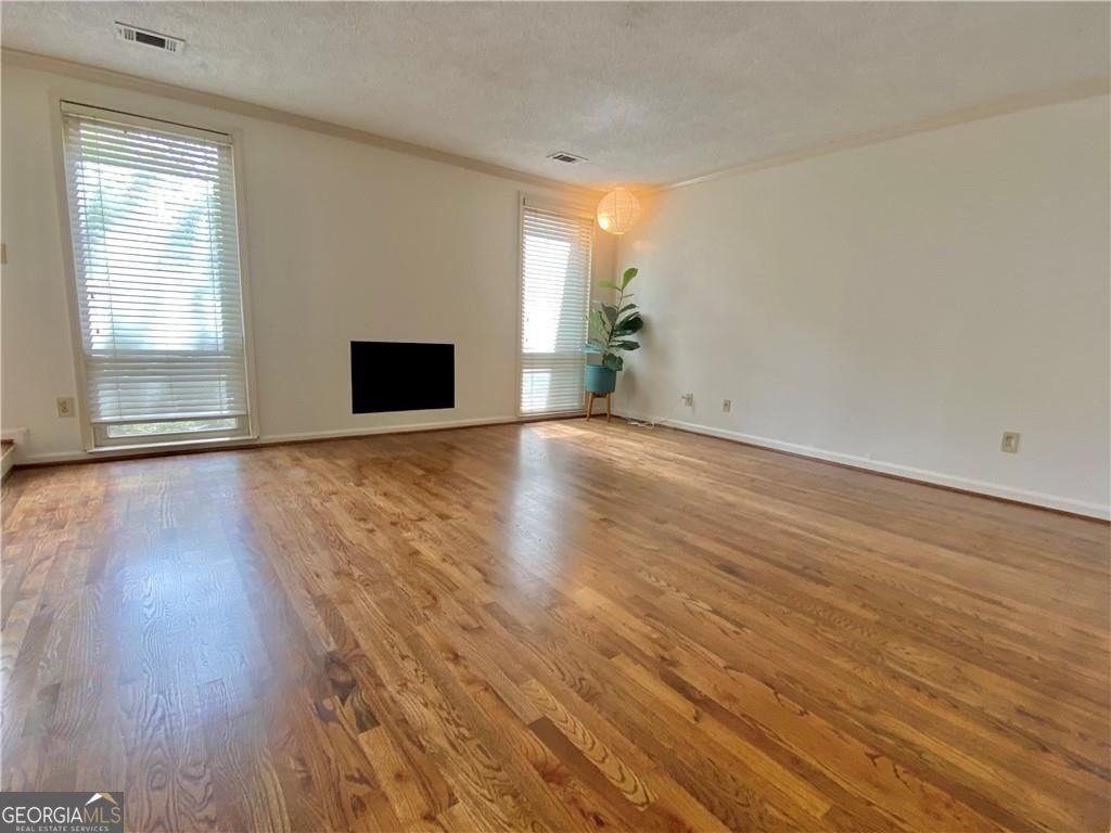 1148 Riverbend Club DR SE