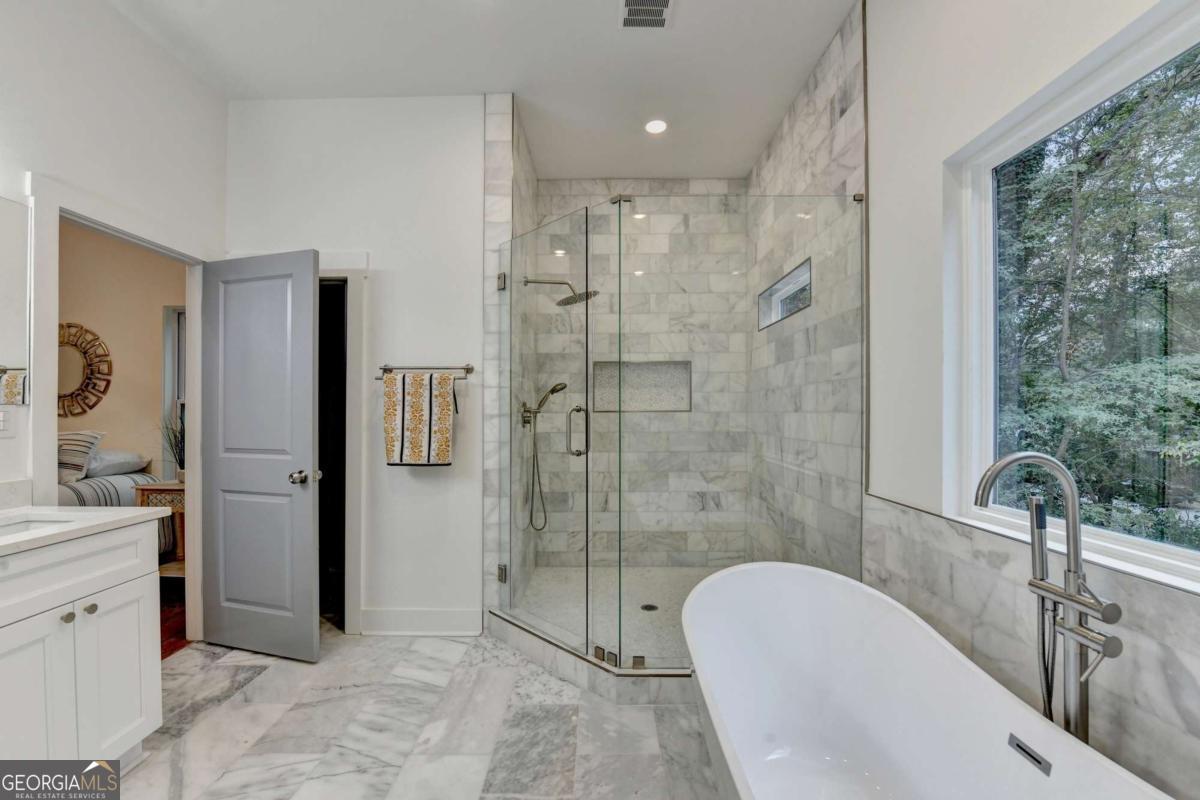 2259 Fernwood DR