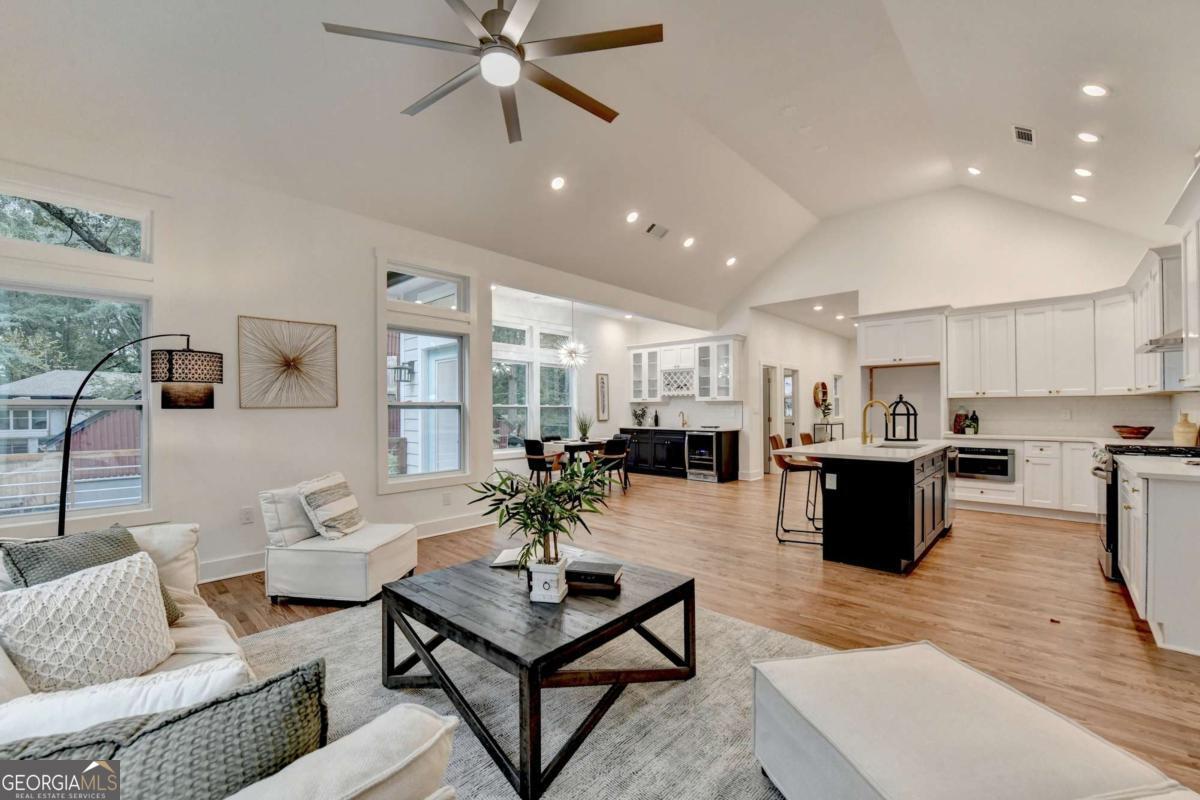 2259 Fernwood DR