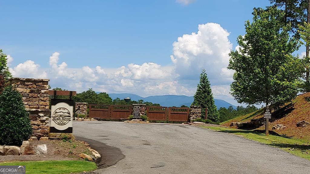 64 Hilton DR