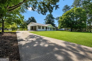 Photo of 1482 Gloria ST, Griffin, GA 30224 (MLS # 10831082)